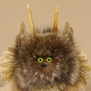 Kleines Wolpertinger Wolpi Präparat taxidermy mit hellgrüne Augen, kleine Flügel und Reh Geweih Horn #86.2.98