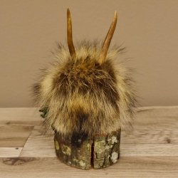 Wolpertinger Wolpi Präparat taxidermy Mini mit Holz Edelweiss und hellgrüne Augen Höhe 24 cm 86.1.3.45