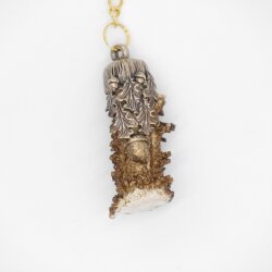 Key ring with roebuck antlers, rose, oak leaves, and acorns Pendant with roebuck Length: 12 cm 29.M5.13