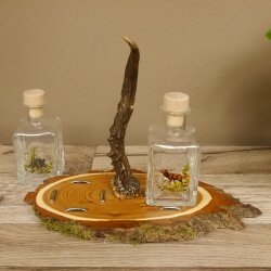 Vinegar + oil carafe set with colorful hunting motif on acacia wood sign with roebuck antlers as handle 27.40.2.4