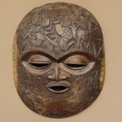 Maschere africane Utensili decorati con intagli