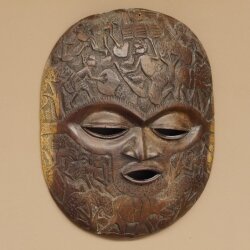 Maschere africane Utensili decorati con intagli