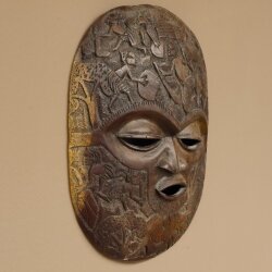 Maschere africane Utensili decorati con intagli