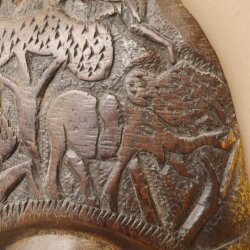 Maschere africane Utensili decorati con intagli