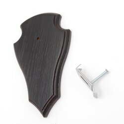 1 stuk hert trofeeplaat puntig klein eiken donker AF 19 cm x 11 cm met 1 kaakvak en 1 stuk gewei klem