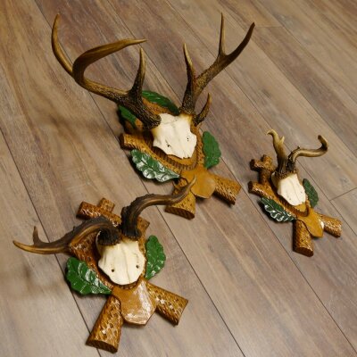 3 pieces of deer antlers, roe deer, roe buck, curiosities, antlers on carved trophy boards 22.1267