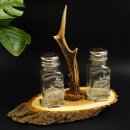 Salt + pepper shaker set with white hunting motif on acacia wood sign with roebuck antler handle 27.40.6.1
