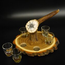 Fornitore di grappa su tavola da grappa Akazieschild H17 cm Cervo rosso Manico con 6 bicchieri colorati Motivo caccia Motivo animale 27.7.3.7