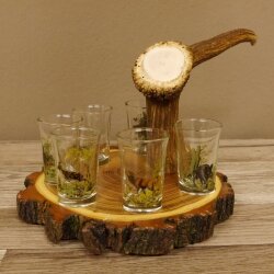 Proveedor de aguardiente en tabla de aguardiente con escudo de acacia H18 cm. Asa con forma de asta de ciervo rojo con 6 vasos de colores vivos. Motivo de caza. Motivo animal. 27.7.3.10