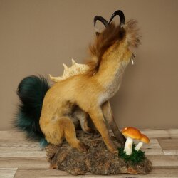 Wolpertinger Wolpi Fuchs mit Gamshörnern Drachenfuchs grüner Schwanz Präparat Fabelwesen