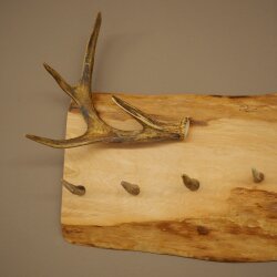 Geweih Garderobe mit 4 Hirschspitzen Haken auf Holzbrett 2x Weißwedelstangen Wandgarderobe Unikat 27.8.130