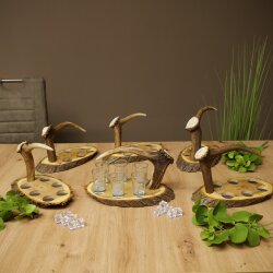 Schnaps Anbieter Akazienschild mit Rothirsch Spitze + Gläser hoch weiß Jagdmotiv