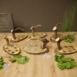 Schnaps Anbieter Akazienschild mit Rothirsch Spitze + Gläser hoch weiß Jagdmotiv