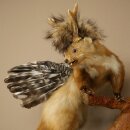 Wolpertinger Fabelwesen Marder mit Rehgeweih Flügel Punkfrisur Wolpi Präparat Höhe 59 cm