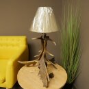 Lampada da terra composta da 3 corna di daino, a una luce, con corna di daino, stelo, lampada, paralume