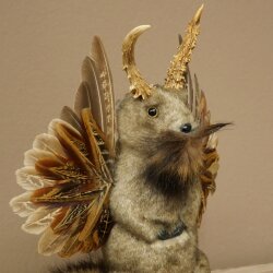 Wolpertinger Murmel Präparat Plüsch Fabelwesen mit Flügel Bart Geweih Wolpi 86.16.48