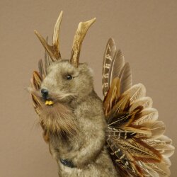 Wolpertinger Murmel Präparat Plüsch Fabelwesen mit Flügel Bart Geweih Wolpi 86.16.51
