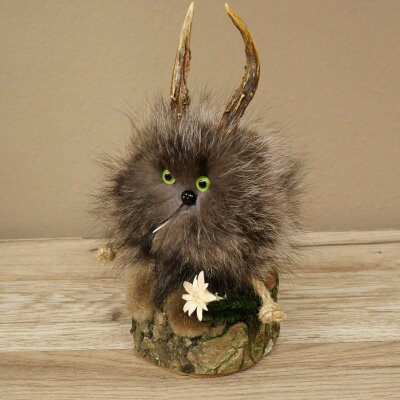 Wolpertinger Wolpi Präparat Mini auf Holz Edelweiss und grüne Augen Höhe 23 cm 86.1.3.56