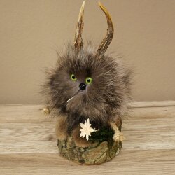 Wolpertinger Wolpi Präparat Mini auf Holz Edelweiss und grüne Augen Höhe 23 cm 86.1.3.56