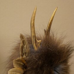 Wolpertinger, «Pequeño Wolpi», espécimen disecado, ojos morados, alas, cuernos de ciervo, 86.2.133