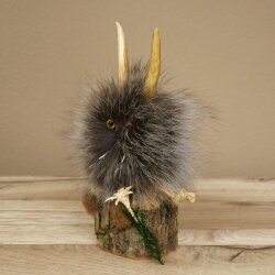 Wolpertinger Wolpi Präparat Mini auf Holz Edelweiss und gelbe Augen Höhe 22 cm 86.1.3.57