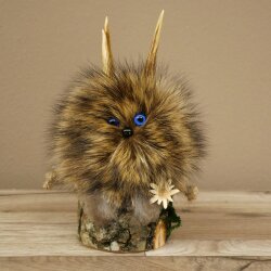 Wolpertinger Wolpi Präparat Mini auf Holz Edelweiss und blaue Augen Höhe 22 cm 86.1.3.58