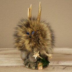 Wolpertinger Wolpi Präparat Mini auf Holz Edelweiss und blaue Augen Höhe 22 cm 86.1.3.58