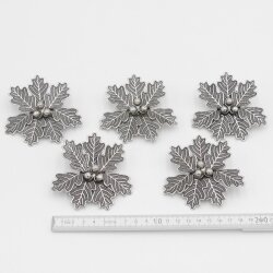 5 boar weapons Oak leaf cover sheet, large, 7 leaves with 3 acorns, silver-colored